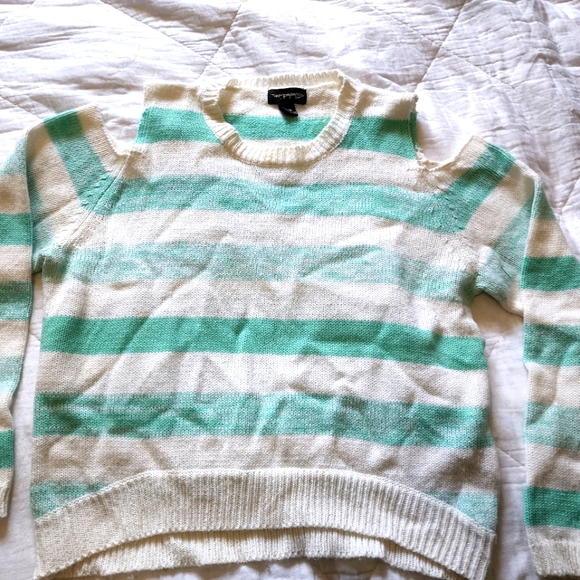 Woman's Sweater (Medium) - Picture 4 of 4